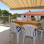 Mina * Porec