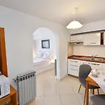 Mina * Porec